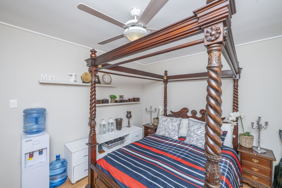 5 Bedroom Property for Sale in Kenridge Western Cape